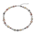 Vue détaillée du collier choker serti de pierres multicolores et d'un pendentif en cœur - Style Fermoir Mousqueton / Collier Zirconium Multicolore Ton Or Blanc