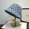 Dettaglio cappello bucket in denim a scacchi blu con bordi sfrangiati e materici - M (56-58cm) / Azzurro