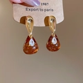 Boucles d'oreilles gouttes en résine ambrée avec finitions dorées et cristaux - 54# Strass d'Ambre Plaqué Or Véritable (Tige en Argent)