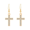 Detailopname van elegante gouden kruisoorbellen met diamanten en oorhaakjes - KC Goud (K-1090)