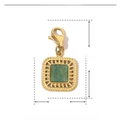 Detailansicht der Abmessungen des grünen Natursteinanhängers mit Goldkarabiner - Gold Quadrat-Grüner Naturstein Mit Textur