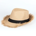 Detalle de sombrero Fedora de paja con cinta negra y diseño de ala deshilachada - Ajustable (58cm) / Café Claro