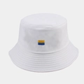 Cappello a secchiello in cotone bianco con ricamo della bandiera ucraina gialla e blu - M (56-58cm) / Bianco