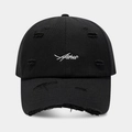 Detail der schwarzen Baseballkappe im Distressed-Look mit weißer Asher-Stickerei und Löchern - Verstellbar / Schwarz