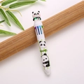 Penna a sfera multicolore panda con statuetta 3D e design a strisce di bambù verde - Panda con lo Zaino