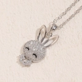 Collana con pendente a forma di coniglio in argento e zirconi bianchi con corona - Stile Coniglio Argento (XL2392)