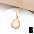 Collana con pendente Buddha dorato con pietre bianche e bordo in zirconi lucidi B - Stile Buddha (nkn28-B)