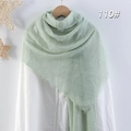 Sciarpa in cotone e lino verde chiaro a pieghe per donna su gruccia in legno - Verde Chiaro (110)