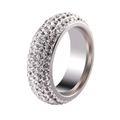 Titanstahlring in Silber mit fünf Reihen Pavé-Kristallen und gewölbter Oberfläche - US 6 / 5 Reihen Pave Weiß Ton Diamant Stahlfarbe
