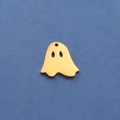 Dettaglio di un ciondolo a forma di fantasma dorato lucido per creazioni di gioielli DIY - Oro 18K