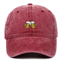Cappellino vintage in cotone lavato bordeaux con ricamo di boccali di birra unisex - Regolabile / Borgogna