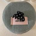 Pince à cheveux élégante en acétate noir avec strass et texte doré France handmade - Noir
