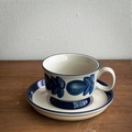 Juego de taza de café y platillo de cerámica con flores azules pintadas a mano - 220ml / Azul