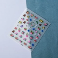 Makro-Detail von 5D-geprägten Nagelstickern mit Blumen-, Schmetterlings- und Bienenmustern - Blumen und Schmetterlinge Serie (TS-183)