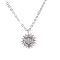 Collana con pendente a sole ed eleganti zirconi cubici su una catena d'argento - Pezzo Singolo / Sole d'Argento
