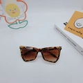 Chic tortoiseshell cat eye sunglasses with gradient brown lenses and gold rivet accents - Leopard Print