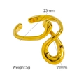 Detailansicht eines goldenen unregelmäßigen Rings mit Maßangaben von 23mm x 22mm - Musiknoten Design Ring