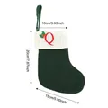 Chaussette de Noël en tricot vert avec revers blanc et lettre Q brodée rouge - Lettre Q