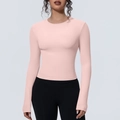 Dettaglio della maglia yoga rosa a maniche lunghe in tessuto a maglia traspirante - S / Frullato alla Fragola