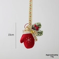 Guanto natalizio in feltro rosso con ricamo di fiocchi di neve e dettagli di pino - Guanto Rosso Addobbo