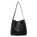Sac fourre-tout noir tressé classique avec bandoulière réglable et fini cuir texturé - Noir
