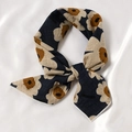 Foulard en coton lin bleu marine avec grands imprimés floraux beiges et marrons - 55x55cm / Floral Bleu Marine