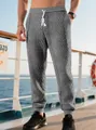 Detalle de joggers grises para hombre con jacquard de diamantes y cordón blanco en cintura - S / Gris