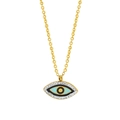 Collier œil bleu doré avec des strass blancs brillants sur un fond blanc minimaliste - Mauvais Œil en Strass