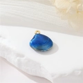 Eleganter blau Muschelanhänger aus 14k Gold mit Meerestextur und goldener Öse für DIY Schmuck - H-12091 Kleine Muschel / Blau