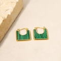 Gouden U-vormige geometrische oorbellen met groene malachietsteen inlegpatronen - Goud met Groen