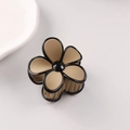 Elegant five-petal flower hair claw clip in matte khaki and black outline finish - Matte Flower / Khaki