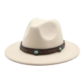 Detalle del sombrero fedora de lana con banda de cuero, remaches y piedras turquesas - Beige / L (58-60cm)