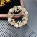 Broche couronne dorée vintage avec perles blanches et strass en cristal brillant - BZ041 Couronne de Palais