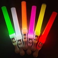 Set mit sechs LED-Leuchtstäben in Grün, Weiß, Orange, Pink, Gelb und Rot für Partys - Leuchtend Gemischt
