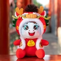 Rode paardenknuffel in drakenkostuum met feestelijk label voor het Chinees Nieuwjaar cadeau - 15cm / Knuffel / Blauw