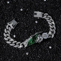 Iced-out Cubaanse schakelarmband met groene emaille St. Jude bedel en glanzende steentjes - Zilveren Armband