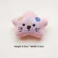 Spilla a stella in peluche rosa con ricamo animale di dimensioni 4,5 cm x 5,5 cm - Stile Fai-da-te (Apertura posteriore) / Leone Stella Rosa