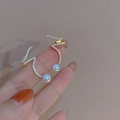 Elegantes pendientes de espiral dorados con cristales brillantes y perla blanca redonda - Estilo de Onda de Serpiente Dorada (HE8909)