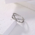 Anello regolabile in argento con design incrociato e zirconi su pietra bianca - SE2034 Argento Croce Aperta / Argento