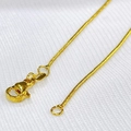 Collana a catena a serpente placcata in oro 18k con chiusura a moschettone su tessuto - 45cm/1.1mm / Oro