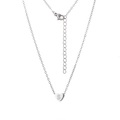 Détail du pendentif cœur avec gravure lettre S sur une chaîne en acier inoxydable - Lettre S / Acier