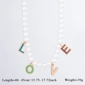 Collana di perle barocche con ciondoli a lettere LOVE in smalto colorato e oro - Stile 2 (Lettera LOVE Perla)