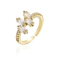 Vergoldeter offener Ring mit Zirkonia im Baguetteschliff und Pavé-Besatz auf weißem Grund - Einstellbar Offen / Gold/Weißer Zirkonia