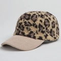 Berretto da baseball leopardato in pile con visiera in velluto a coste beige, vista di lato - Regolabile / Kaki Cammello