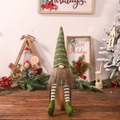 Gnomo de Navidad con piernas largas de rayas verdes y gorro de punto sobre madera - Estilo de Gorro de Punto Rayado Verde (D-BJ112) / Verde