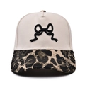 Gorra de béisbol blanca con bordado de lazo en 3D y visera con estampado de leopardo - Ajustable / Gran Leopardo Bordado de Lazo