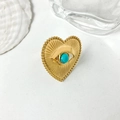 Bague en cœur doré avec turquoise et œil protecteur sur fond blanc avec des coquillages - Coeur Oeil du Mal / Turquoise