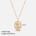 Detalle del colgante de rosa en oro de 18k con dimensiones de 15 mm por 13 mm - Collar de Flor de Rosa