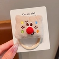 Pinza de pelo de felpa beige con bordado de dibujos animados y nariz roja - Galleta de nariz roja