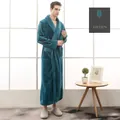 Peignoir long en flanelle vert foncé pour homme avec détails gaufrés et polaire épaisse - M / Pour Hommes / Vert Foncé